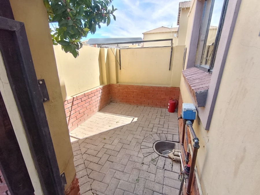 To Let 2 Bedroom Property for Rent in Hillside Free State